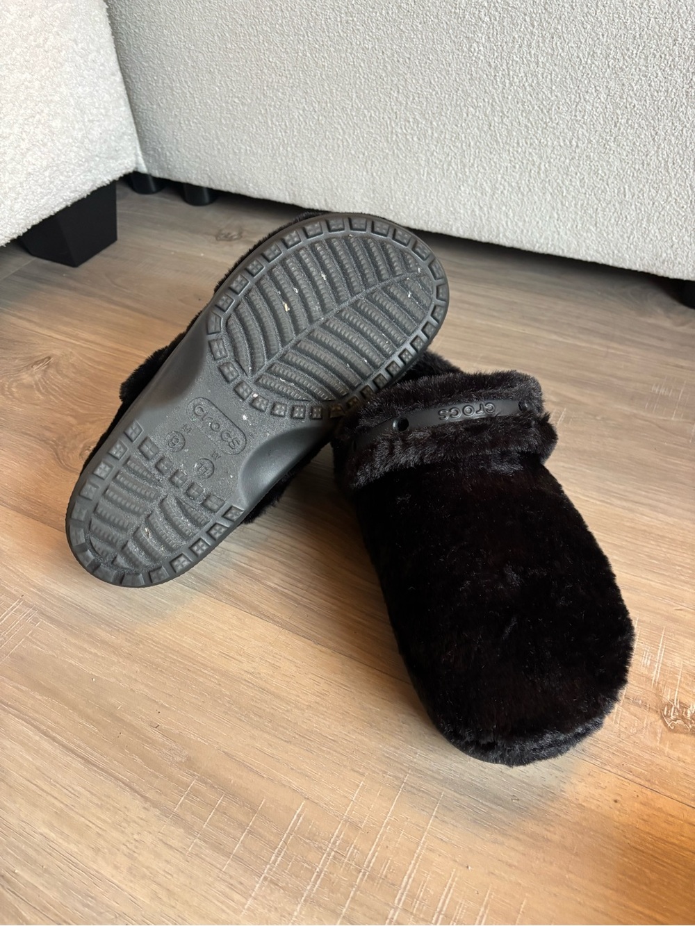 Crocs Fuzzy Shoes M9W11 - Picture 3 of 4